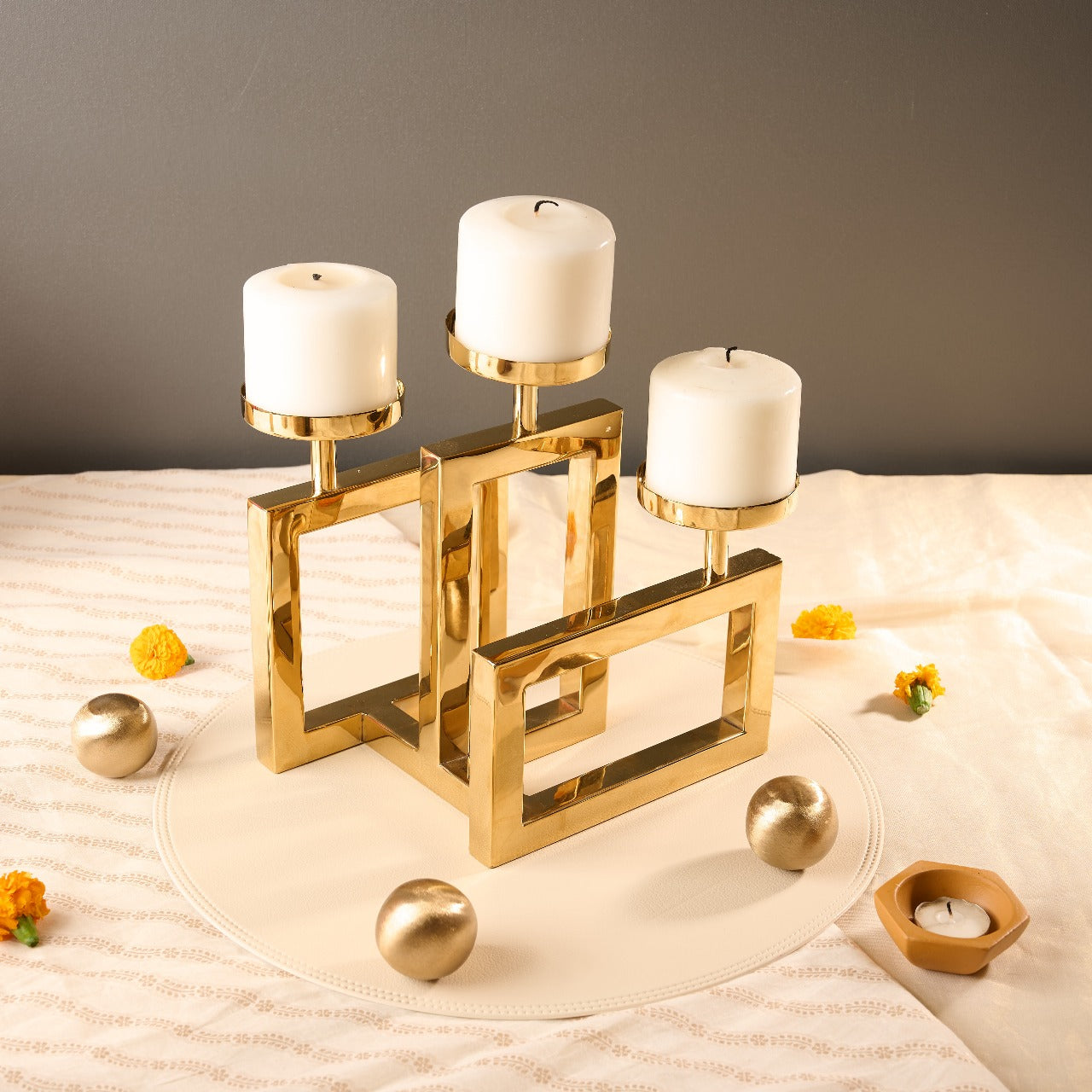 Lustra Candle Holder