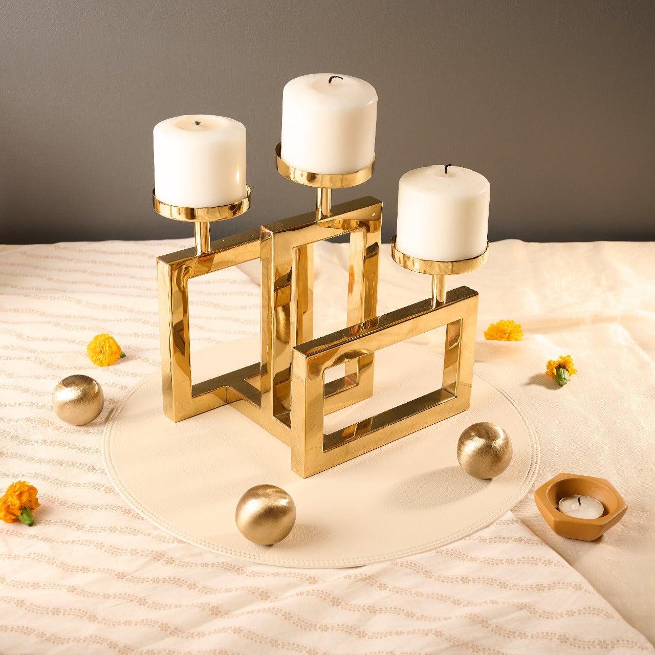 Lustra Candle Holder