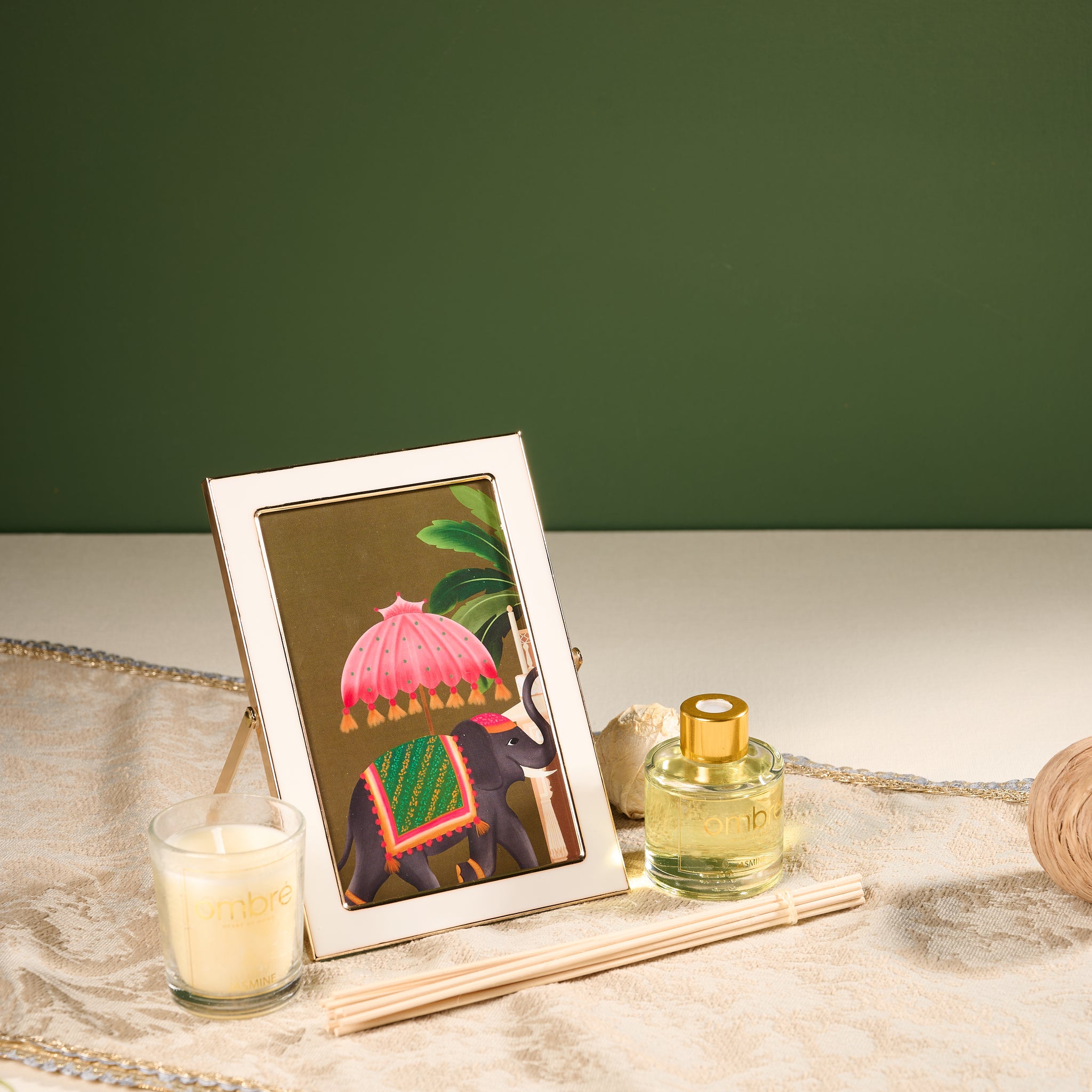 Chitra Sugandh Hamper – Cream & Gold