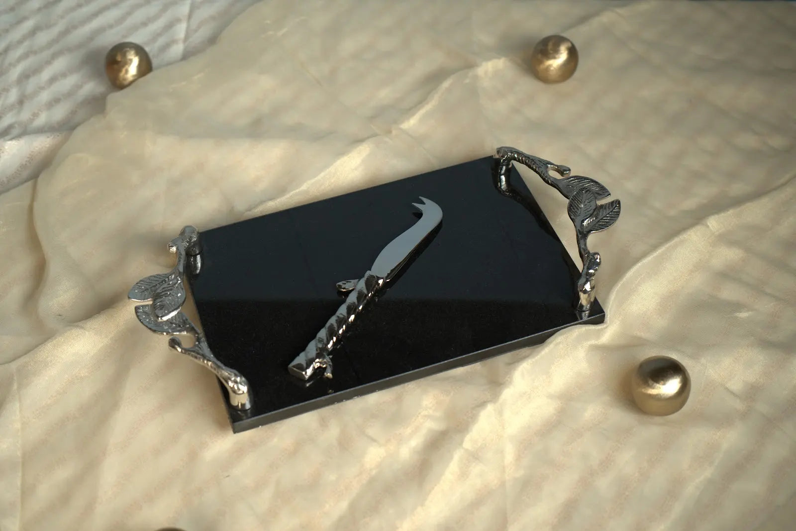 Blossom Platter with Cheese Knife – Silver