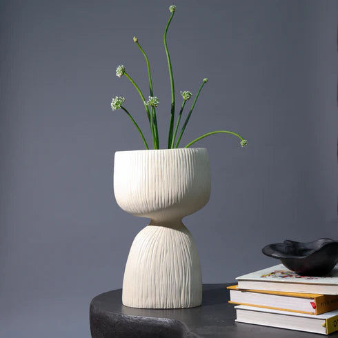 A white marble dust planter